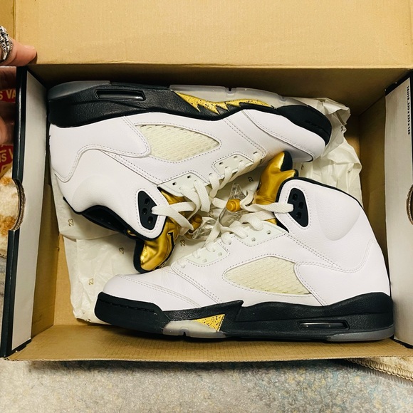 Like New Youth Sz 7Y (Euro Sz 40) Jordan 5 Retro BG Sneakers Olympic Gold Medal - Picture 15 of 15